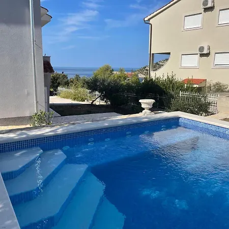 Apartment Luger 2. Stock *