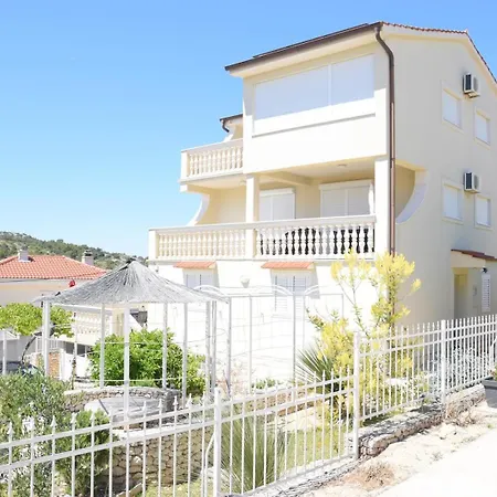 Luger 2. Stock Apartment *